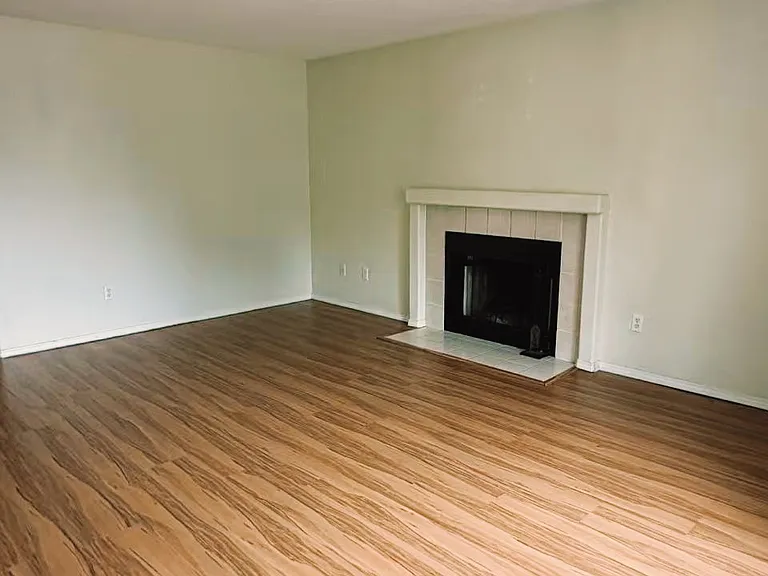 18946 SW Christopher Dr — Photo 2