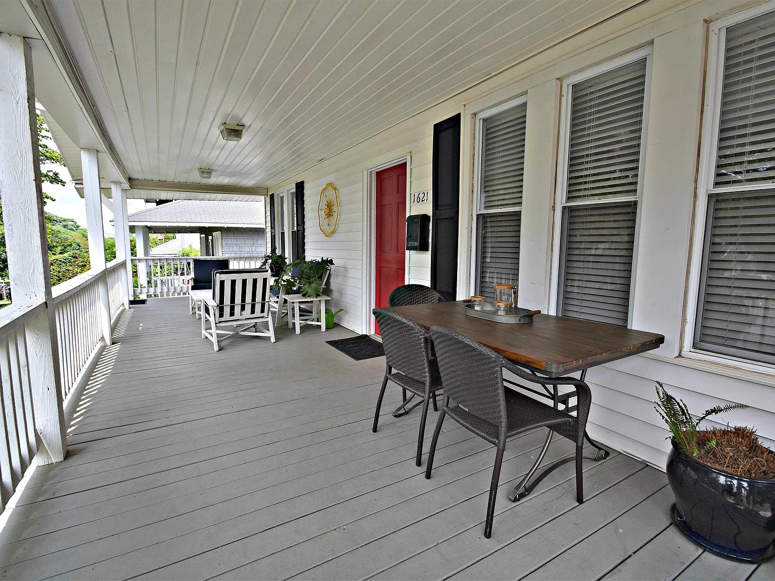 1621 Kenilworth Ave - 1 — Photo 3