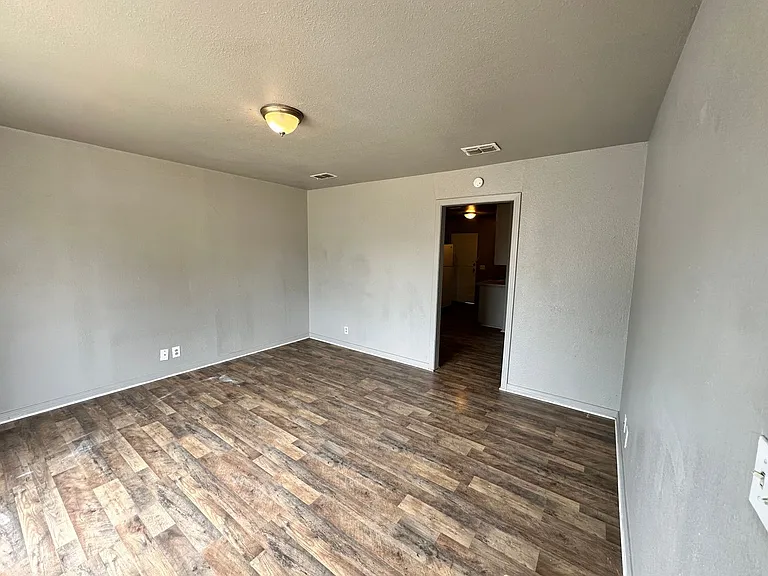 1903 S Highland St — Photo 2