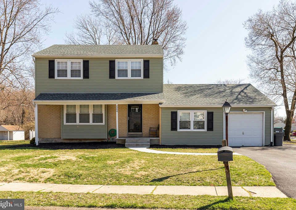 1st image of 2204 Lancashire Dr