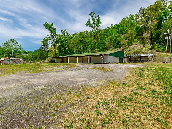 3rd image of 453 Schmidt Rd