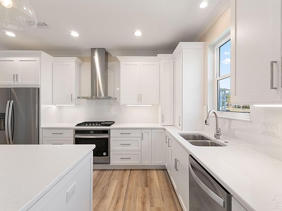 4th image of 225 English Cove Ct