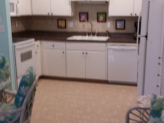 3rd image of 4355 Tahitian Gardens Cir APT B