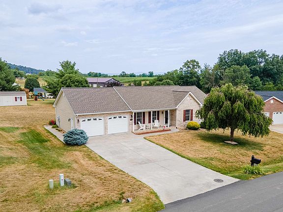 2nd image of 10485 Whispering Pine Ln