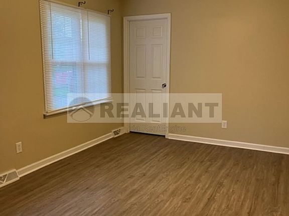 2nd image of 108 Oakwood Dr