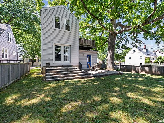 5th image of 1103 Hoffman Ave