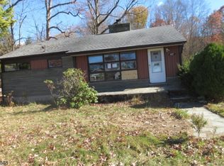 264 Cozy Lake Rd, Oak Ridge, NJ 07438