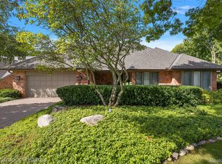 233 Norcliff Dr, Bloomfield Hills, MI 48302