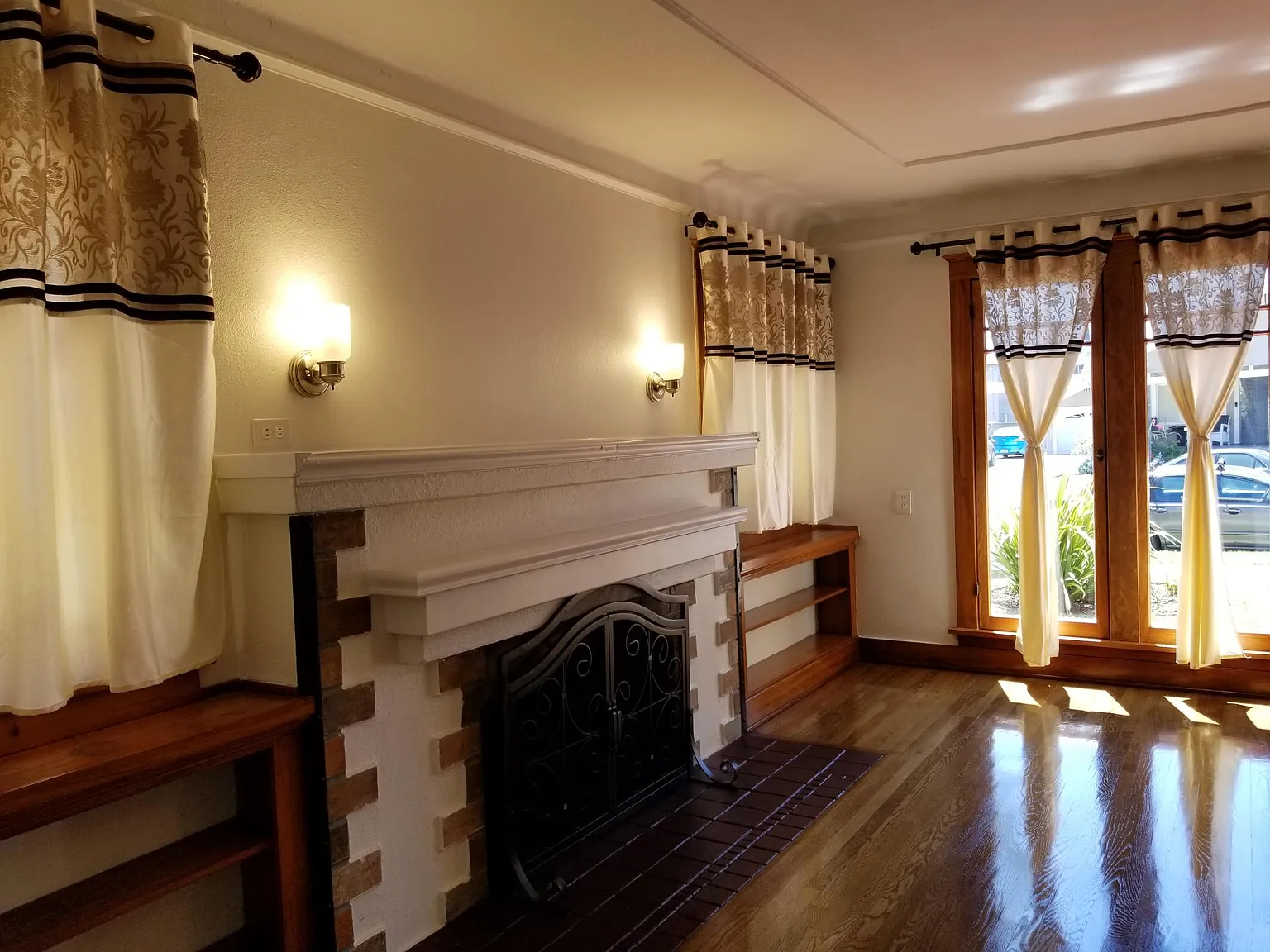 242 Coronado Ave — Photo 3