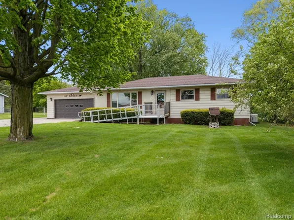 12489 Jennings Rd, Linden, MI 48451