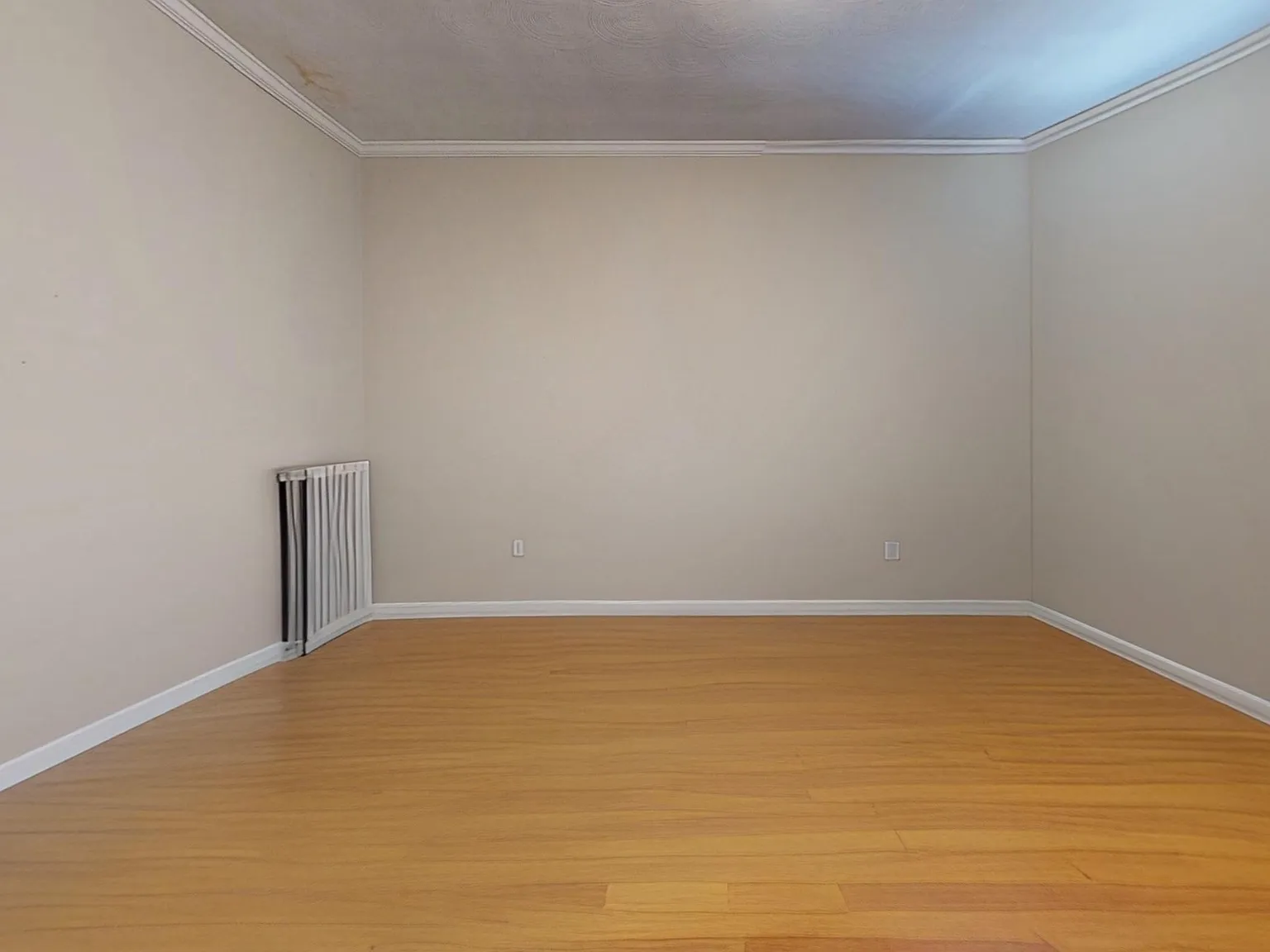 3 bed, 1000 sqft, $3,195 — Photo 2