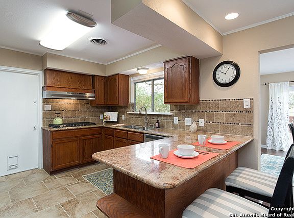 4th image of 8518 Dudley Dr