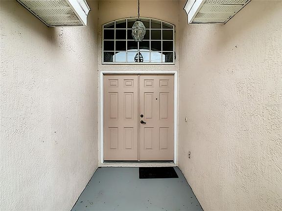 4th image of 251 Easton Cir