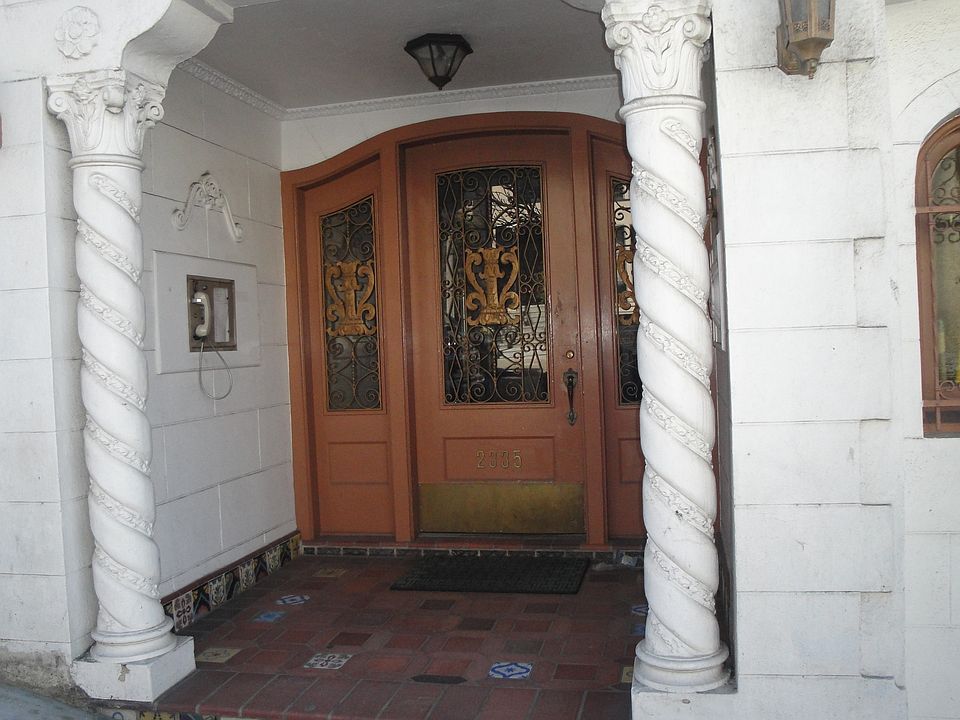 2nd image of 2335 Washington St #202