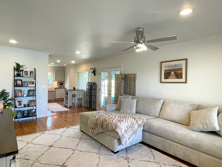 3902 Madeira Way — Photo 4