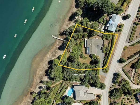 6448 Gale Ave N, Sechelt, BC V7Z 0L1