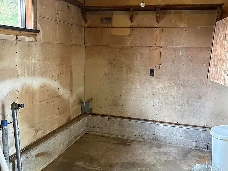 Exterior Laundry Room/Storage Room