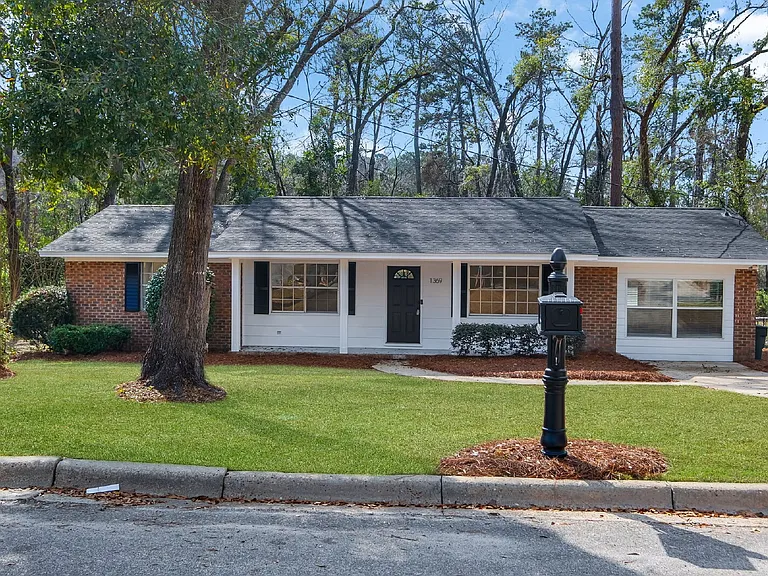 1369 Nancy Dr — Photo 2
