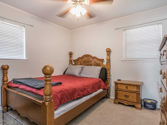 3rd image of 1032 Holly Ln