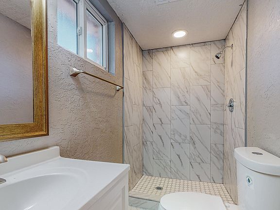 5th image of 2917 Espanola St NE
