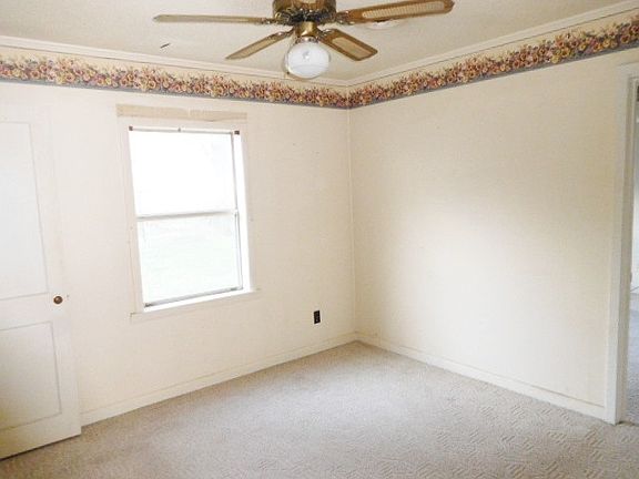 5th image of 628 E Cherry St