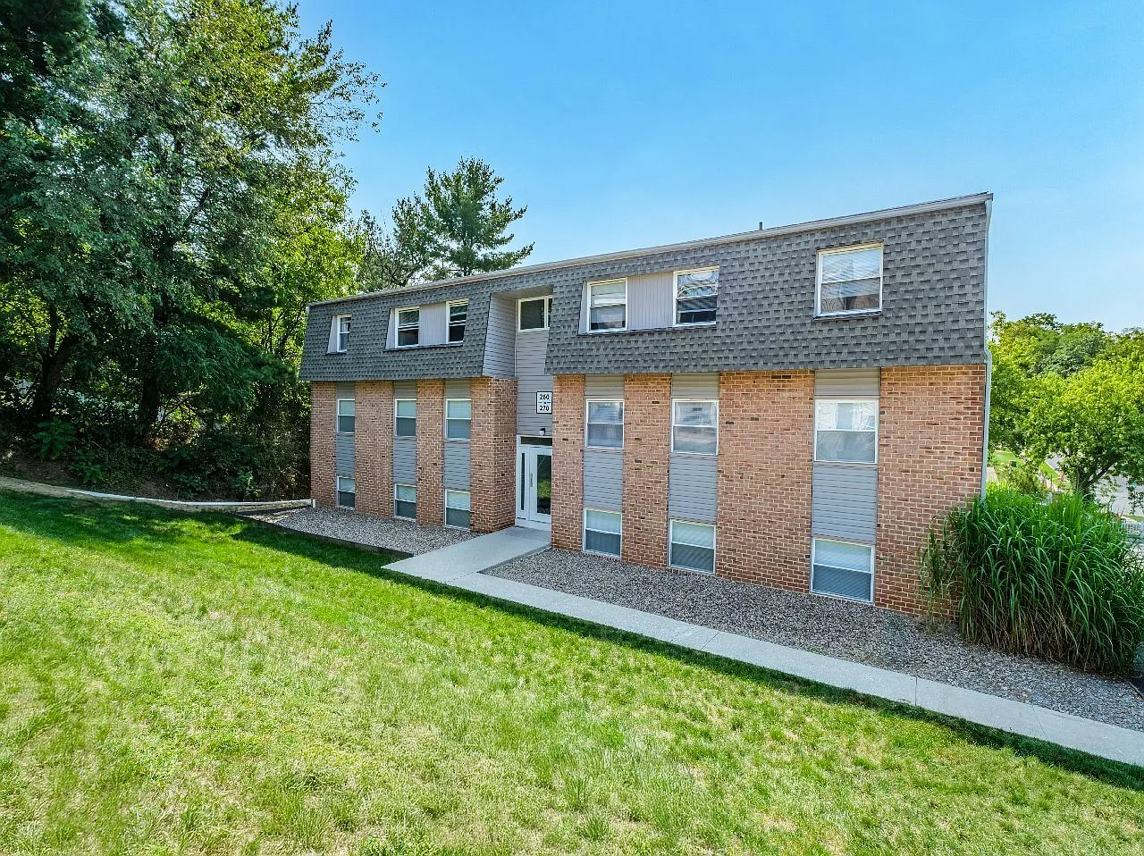 Colonial Glen — Photo 4