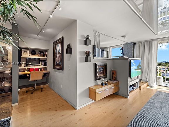 4th image of 2350 NE 135th St APT 808