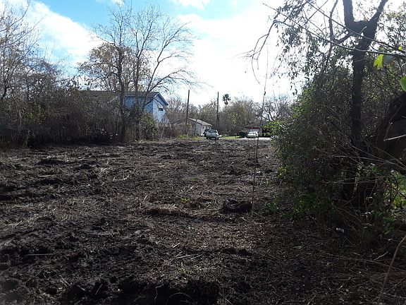 3rd image of 5532 Evelyn St