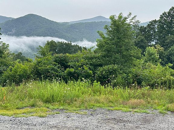 2nd image of 71 Autumn View Dr