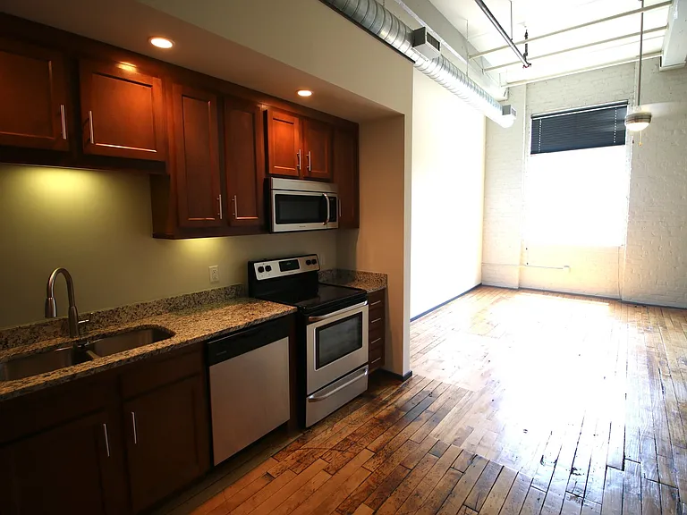 Main 2323 — Photo 7