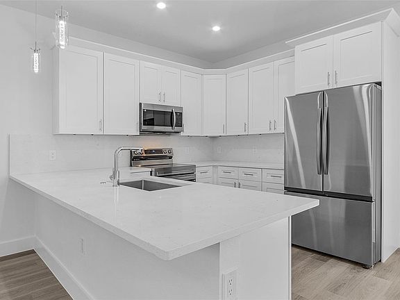 5th image of 2364 Carpenter Ln