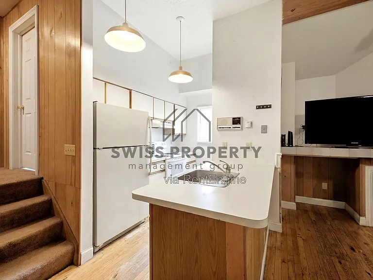 275 E 16th Ave — Photo 5