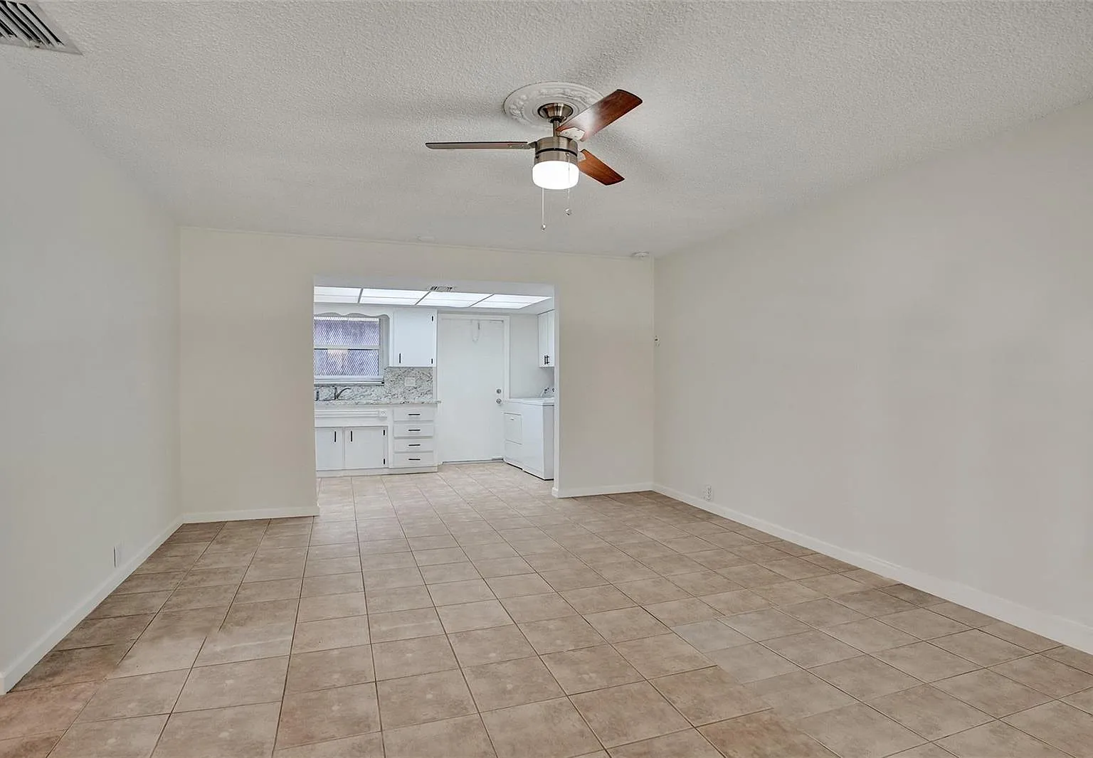 1 bed, 1.0 bath, 800 sqft, $1,600 — Photo 2