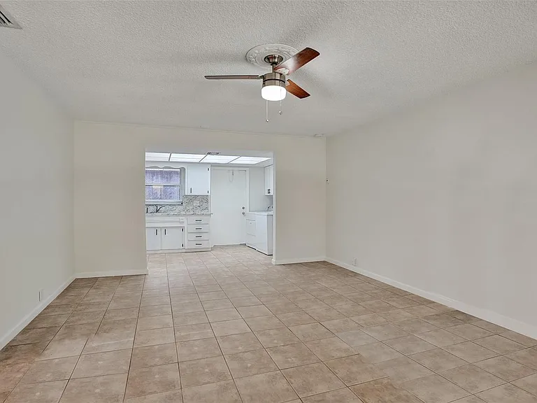 4240 NW 21st Ave — Photo 2