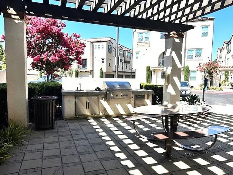 547 W Foothill Blvd #88 — Photo 26
