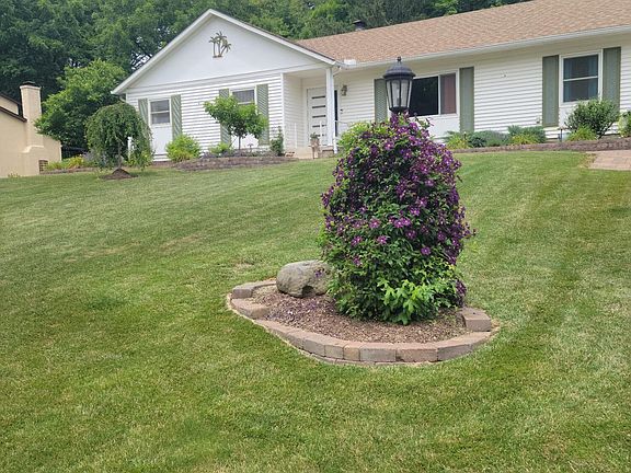 2nd image of 9152 Carriage Ln