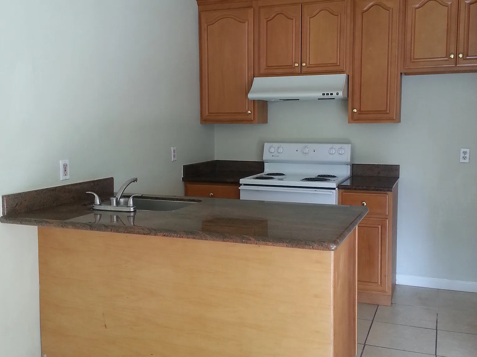 2 bed, 900 sqft, $1,600 — Photo 4