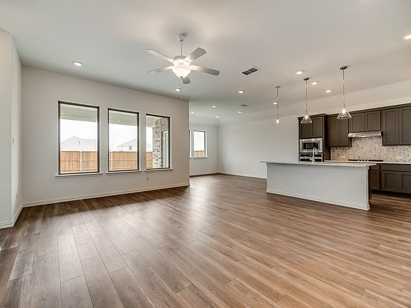 4th image of 2220 Grassland Ave