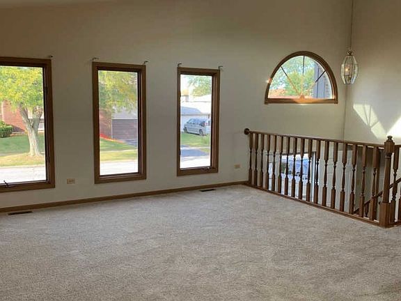 3rd image of 3109 Oakwood Dr
