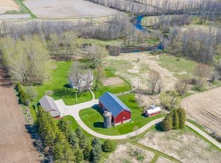 512 Cedar Creek Rd, Cedarburg, WI 53012