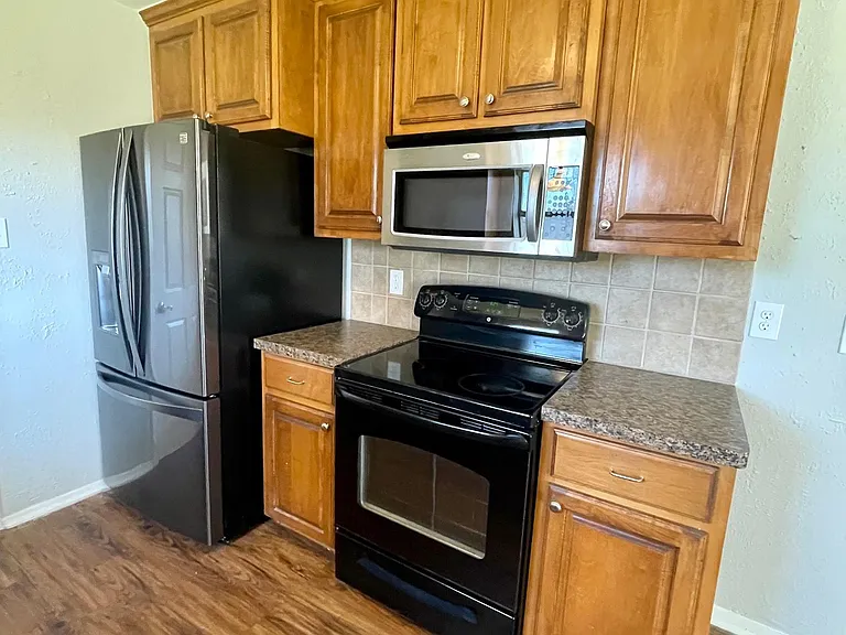 3701 Pratt Dr — Photo 7