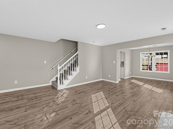 3rd image of 3027 Hawick Commons Dr