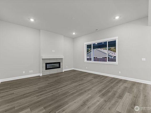 5th image of 9245 Nootka Court SE