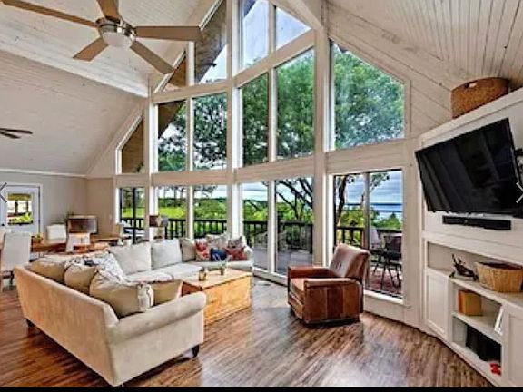 4th image of 220 Island View Dr