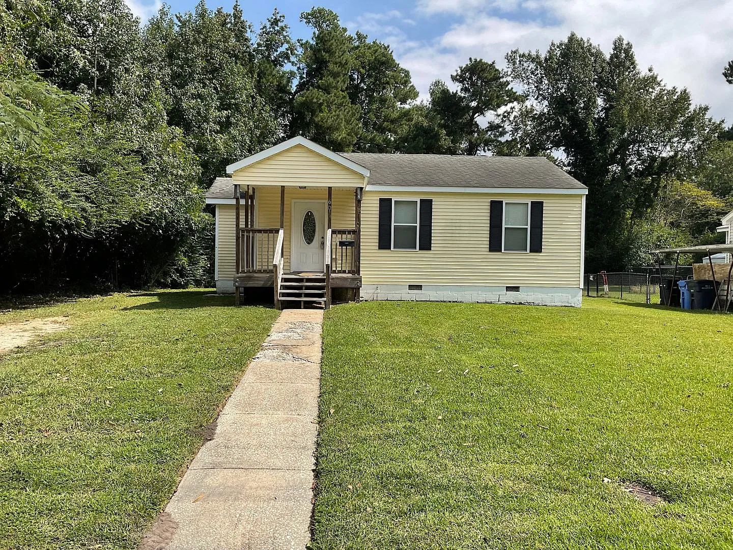Delightful two bedroom one bath home in downtown Jacksonville. Just minutes to area bases, beache... — Photo 1