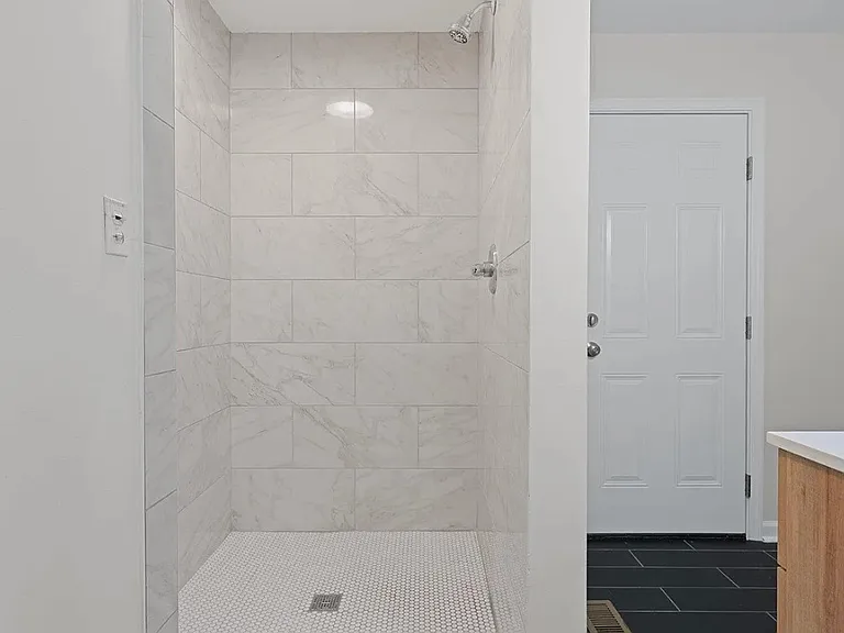 225 Maplemere Ave — Photo 13
