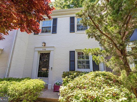 2nd image of 746 Azalea Dr Unit 12