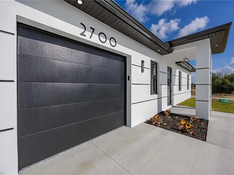 2700 49th St SW — Photo 4