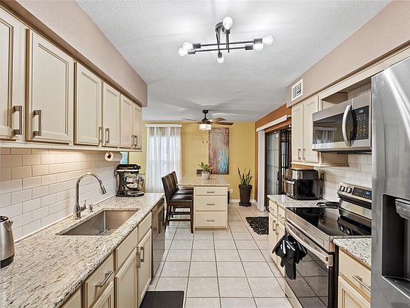 4th image of 100 E Oak Terrace Dr APT A2