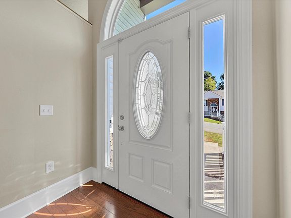 5th image of 335 Robin Hood Dr